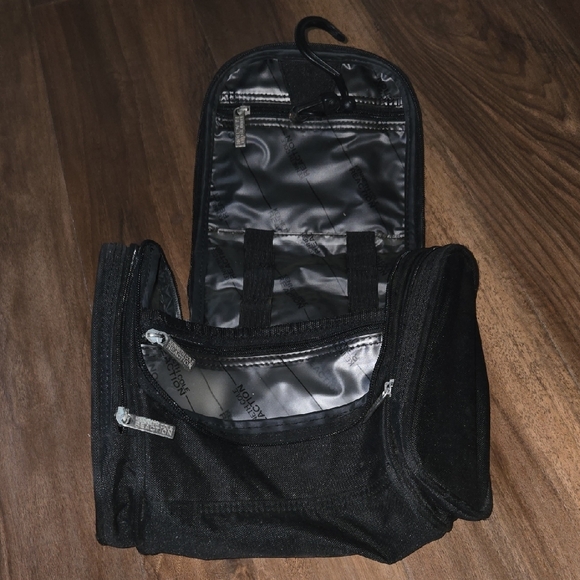 Kenneth Cole Reaction Black Toiletry Bag - Picture 5 of 6